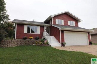 560 15th St SE, Le Mars, IA 51031