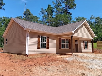 406 Woodland Dr, Seneca, SC 29678