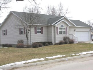 310 S 3rd St, Osage, IA 50461