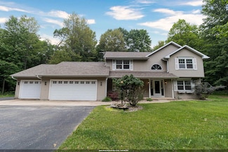 N2559 Pleasant View Ln, Waupaca, WI 54981