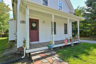 38 Reservoir St, Holden, MA 01520