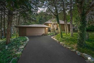 1729 Denholm Dr, Manhattan, KS 66503