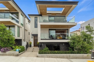 222 2nd St, Hermosa Beach, CA 90254