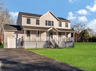 30 Johns Neck Rd, Mastic Beach, NY 11967
