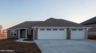 235 Rosewood Ct, Holts Summit, MO 65043
