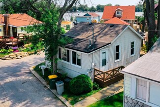 185 Eagle Point Rd, Fox Lake, IL 60020