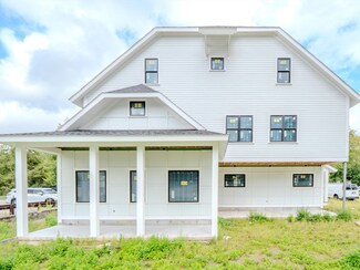 90 W Main St, Northborough, MA 01532