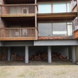 901 26th St Unit 4, Seaview, WA 98644