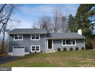 12 Brainerd Dr, Cranbury, NJ 08512