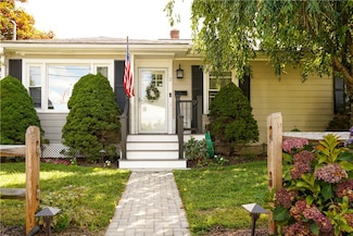 2 Lorraine Ave, Coventry, RI 02816