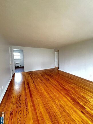 441 Lawn Ave Unit 9, Palisades Park, NJ 07650
