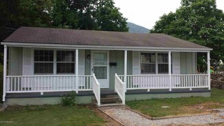 616 Main St, Narrows, VA 24124