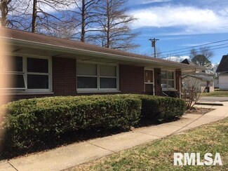 2121 Gartside St, Murphysboro, IL 62966