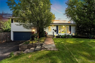 200 Elmtree Ln, Syracuse, NY 13219