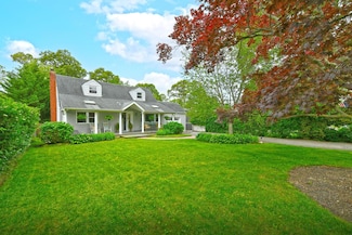 64 Luyster St, Huntington Station, NY 11746