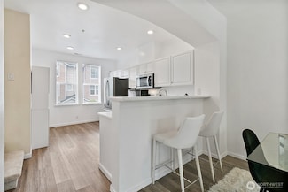5916 S 232nd Ct Unit 3-2, Kent, WA 98032