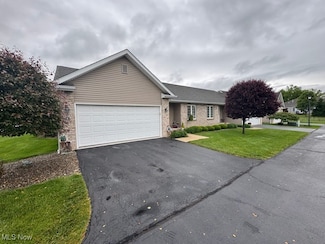6 Danbury Ct NW Unit 6, Warren, OH 44481