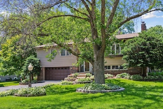 320 Dakota Ave S, Golden Valley, MN 55416