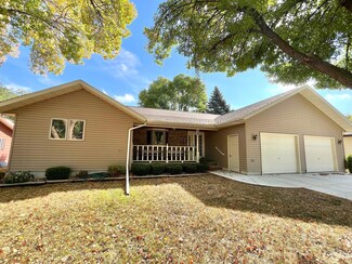 713 Nuese Ln, Marshall, MN 56258