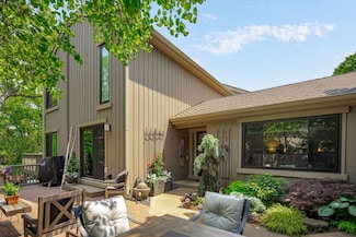 303 Bluff Ct Unit 303, Lake Barrington, IL 60010