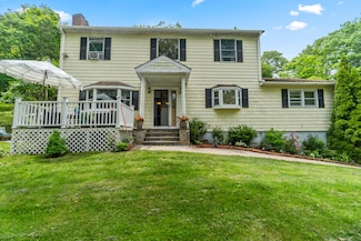 30 Hi Barlow Rd, Newtown, CT 06470