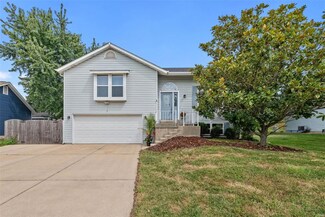 704 Woodland Ridge Dr, Saint Peters, MO 63376