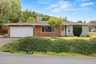 1941 Carlson Dr, Klamath Falls, OR 97603