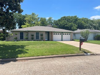 6214 Westbranch Dr, Houston, TX 77072