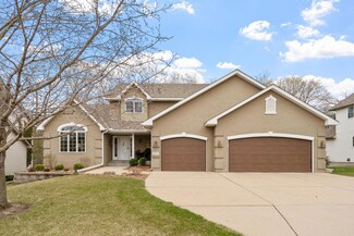 2670 N Barclay St, Maplewood, MN 55109