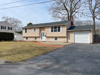 5 Belvedere Dr, Warwick, RI 02889