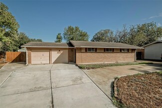 1727 Carlisle St, Irving, TX 75062