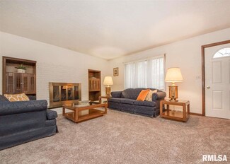 1811 Pineo Grove Ln, Princeton, IA 52768