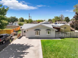 621 5th St, Filer, ID 83328