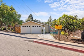 7042 Fellers Ln, Sebastopol, CA 95472