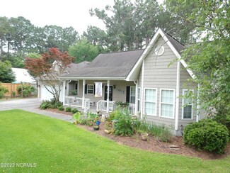 102 Dasher Dr, Beaufort, NC 28516