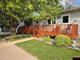 123 7th St S, New Ulm, MN 56073