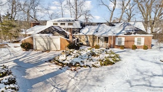 4300 W Bacon Rd, Hillsdale, MI 49242
