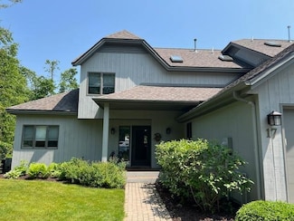 700 Fairways Dr, Harbor Springs, MI 49740