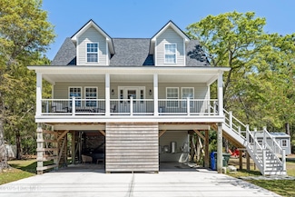 825 Driftwood Dr, Hampstead, NC 28443