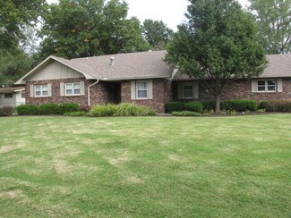 1701 S College St, Pittsburg, KS 66762