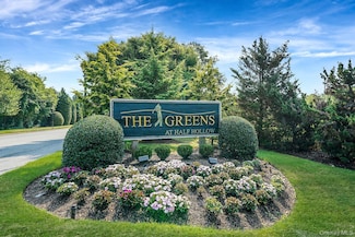 935 Altessa Blvd, Melville, NY 11747