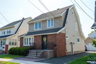 85 Scrivens St, Totowa, NJ 07512