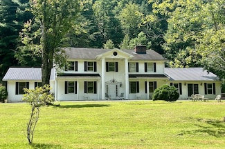 1835 W Puncheon Creek, Campton, KY 0