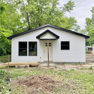 339 S Oak St, Austin, IN 47102