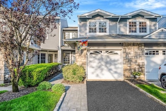19 Hampshire Ct, Holbrook, NY 11741