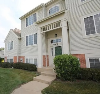 1560 New Haven Dr, Cary, IL 60013