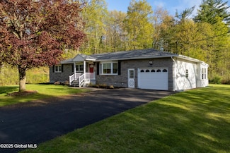 92 Vosburgh Rd, Mechanicville, NY 12118