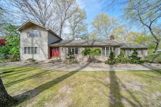 216 Wickenham Dr, Spring Arbor, MI 49283