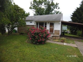 702 5th St, Belpre, OH 45714