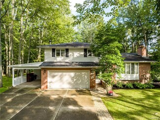 13 Forsythia Ct, Orchard Park, NY 14127